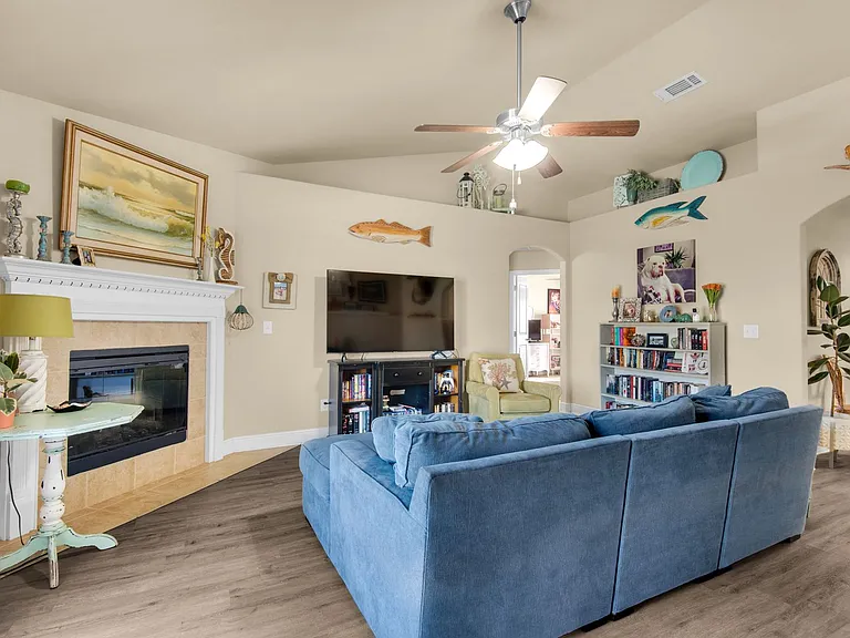 6165 Winchester Cir — Photo 10