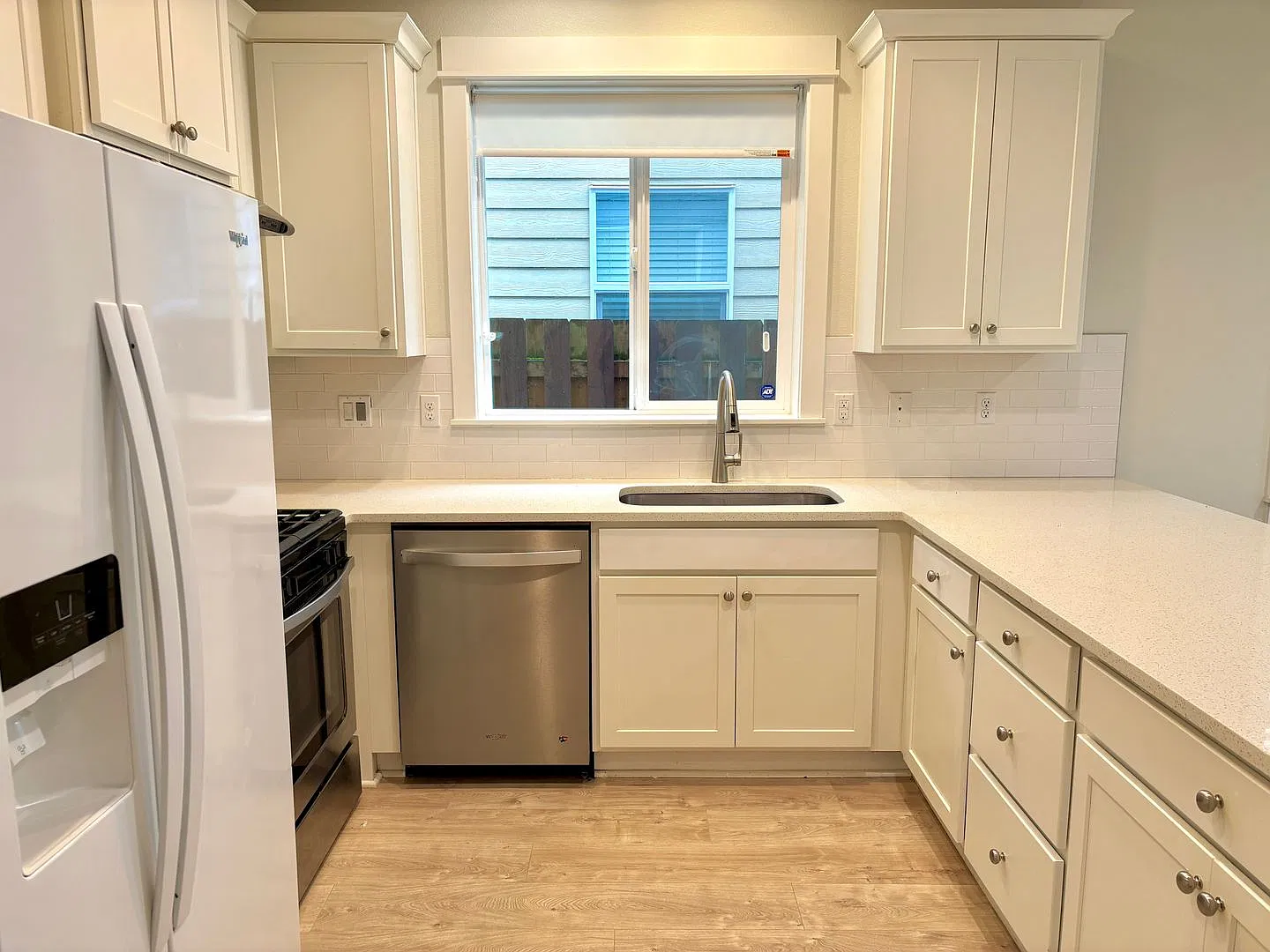 Spacious Mill Park 2-Level Single Family Home with Fenced Backyard — Photo 4