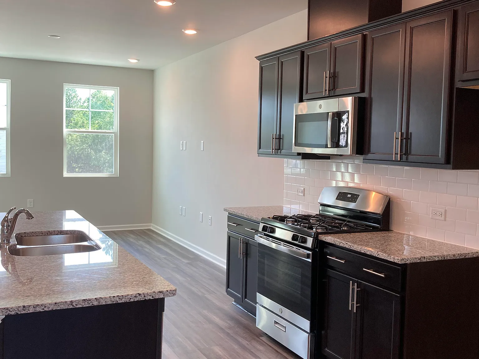 4 bed, 1858 sqft, $2,089 — Photo 4