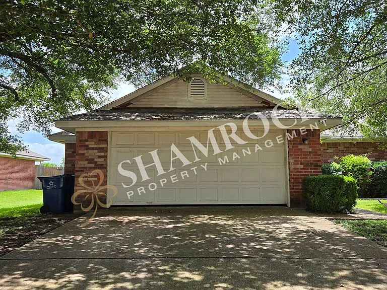 533 Shady Park Trl — Photo 1