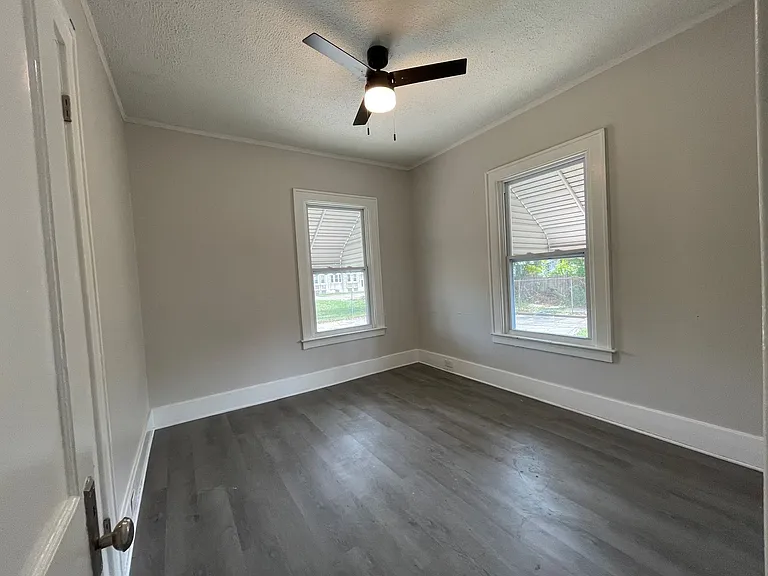 1427 Calvert Ave — Photo 6