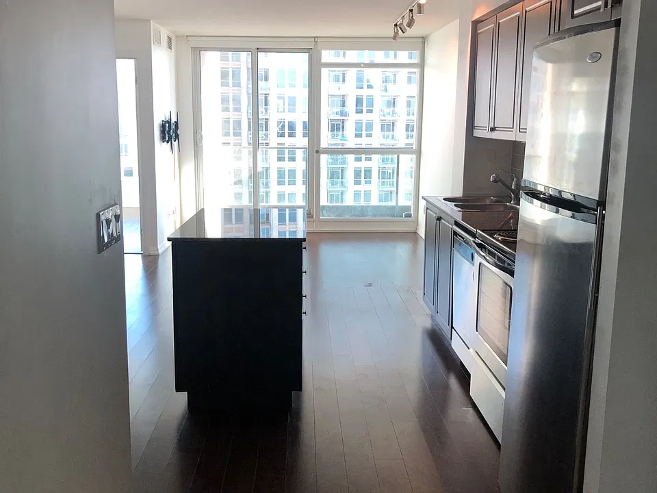 215 Fort York Blvd #1601