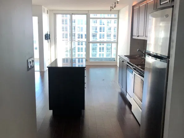 215 Fort York Blvd, Toronto, ON