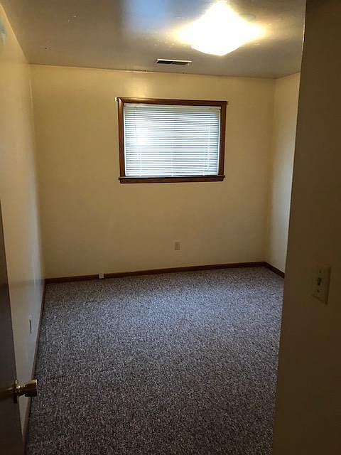1st image of 760 Linden Ave APT C