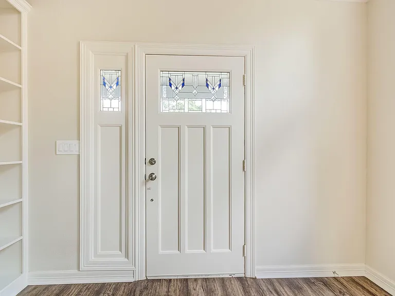 1009 Bryan Ave — Photo 8
