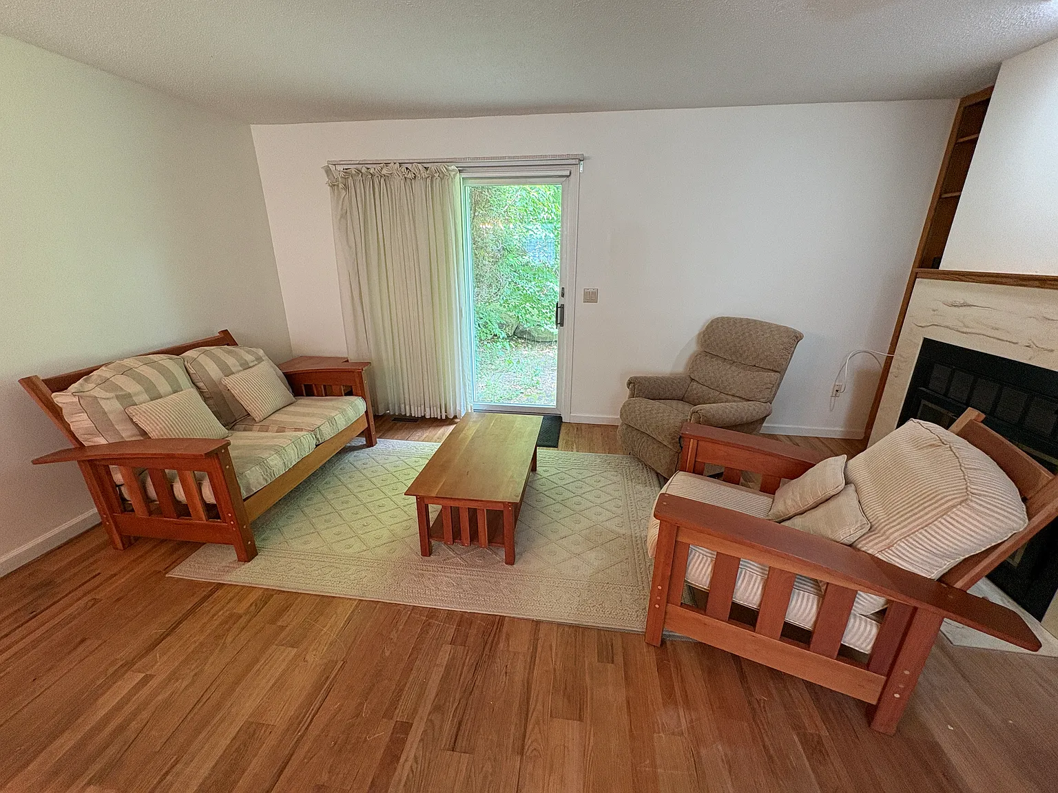 3 bed, 2.5 bath, 1439 sqft, $1,400 — Photo 4