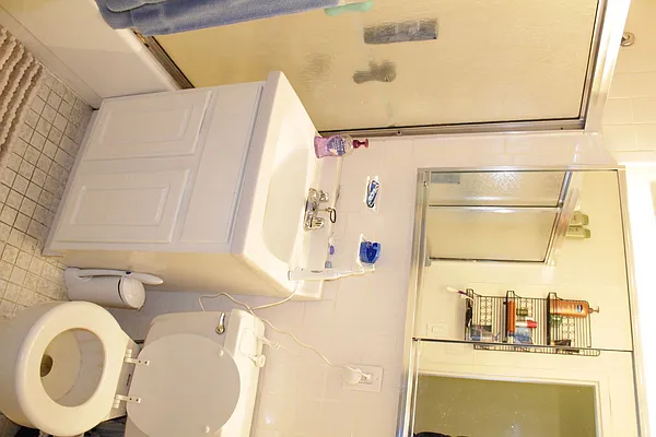 Rented by Eljay Realty, Co. | media 1