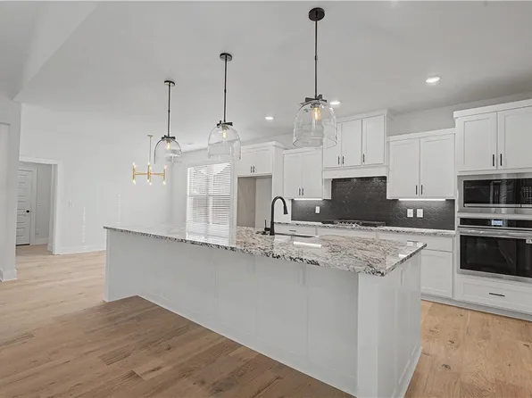 1151 Canyon Maple St, Centerton, AR 72719