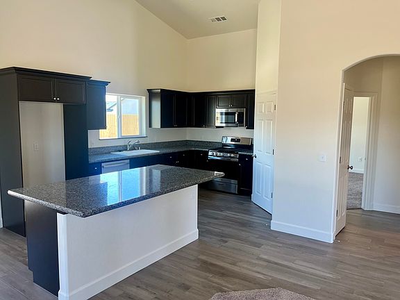 5th image of 1068 S Mesa Oak Street