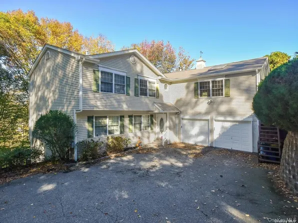 3 Ale Court, Centerport, NY 11721