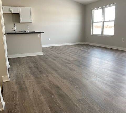 3rd image of 309 Cottage Park Dr