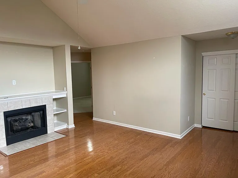 7888 Meadowlark Ln N — Photo 8