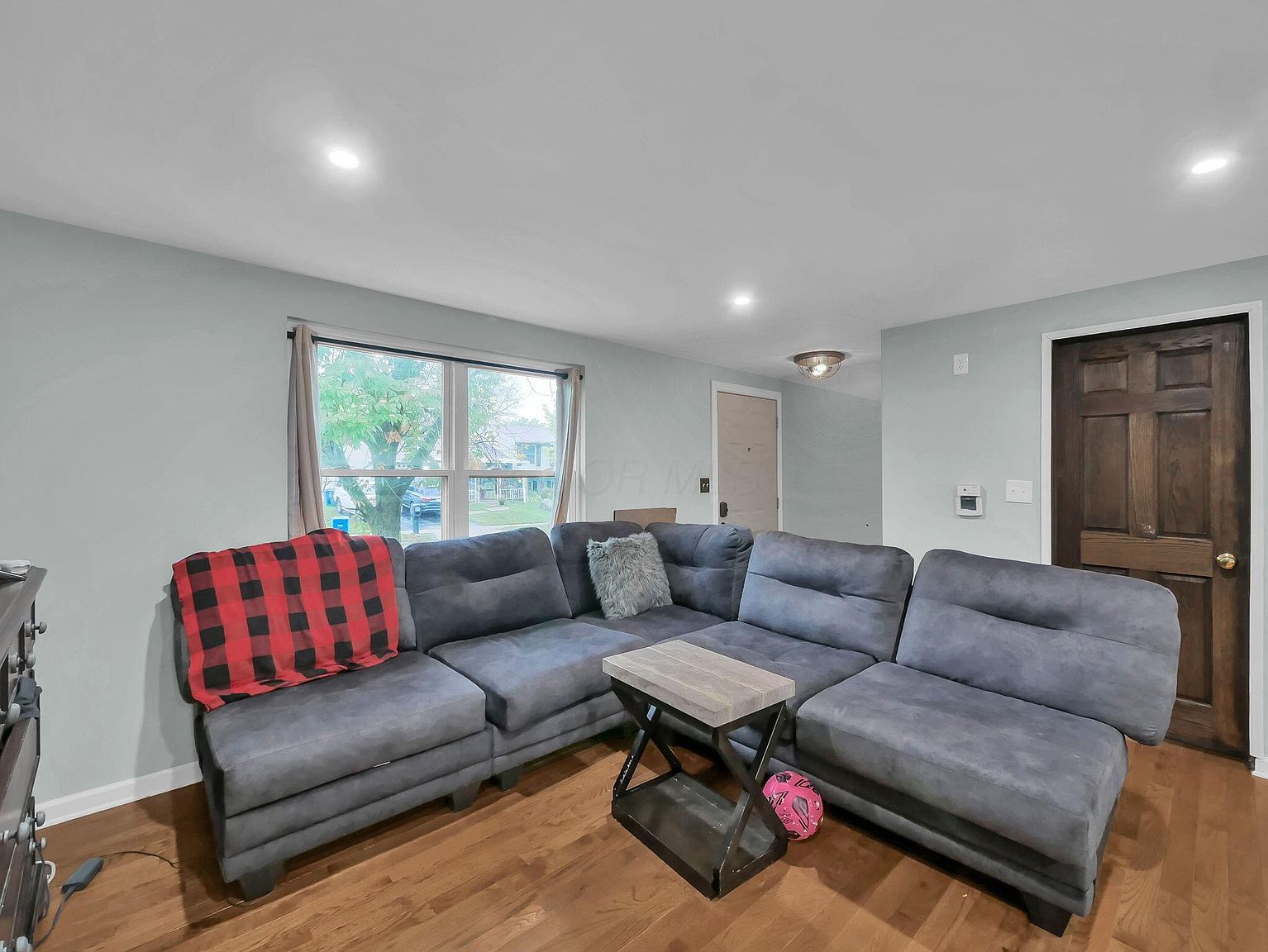 Listing photo 4 for 2272 Topaz Dr