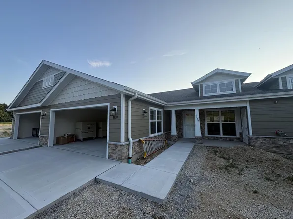 1118 Harbor AVENUE, West Bend, WI 53095