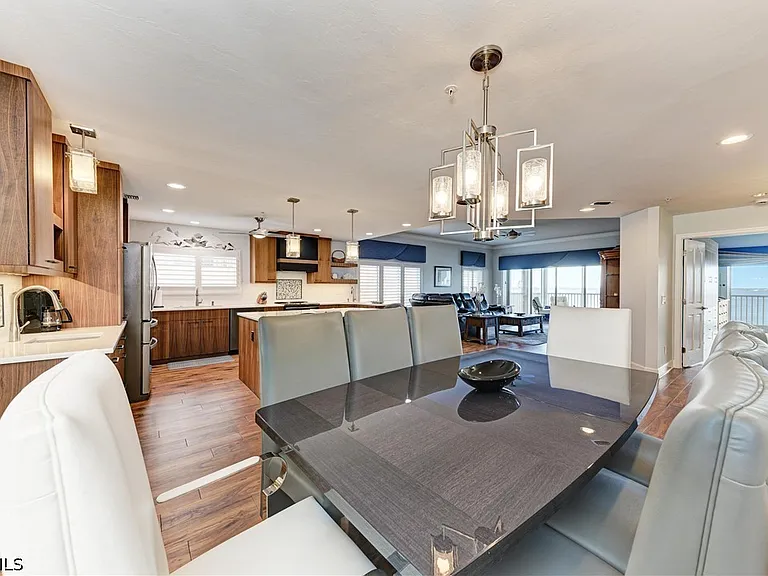 14813 Laguna Dr #401 — Photo 24