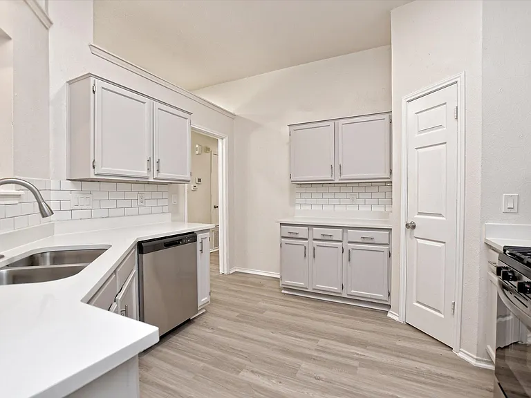 1705 Laurel Ln — Photo 12