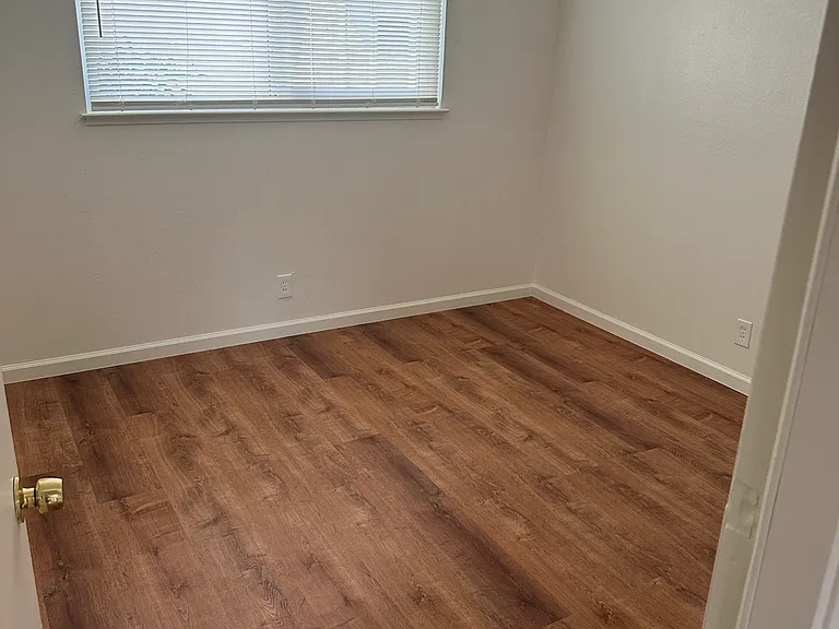 5217 Colusa Ave — Photo 4