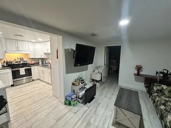 3890 1/2 46th Ave N #L, Saint Petersburg, FL 33714