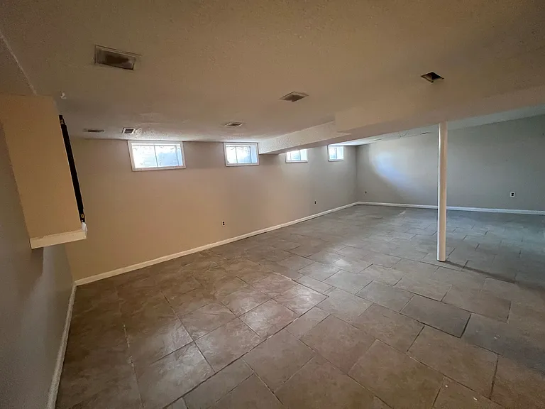 8908 Saint Louis Ave — Photo 16