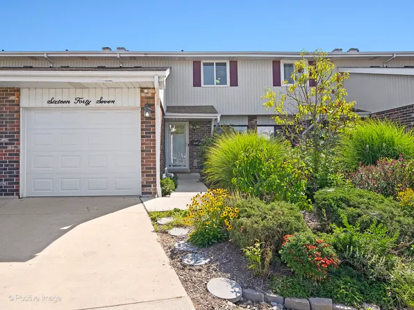 1647 Castbourne Ct, Wheaton, IL 60189