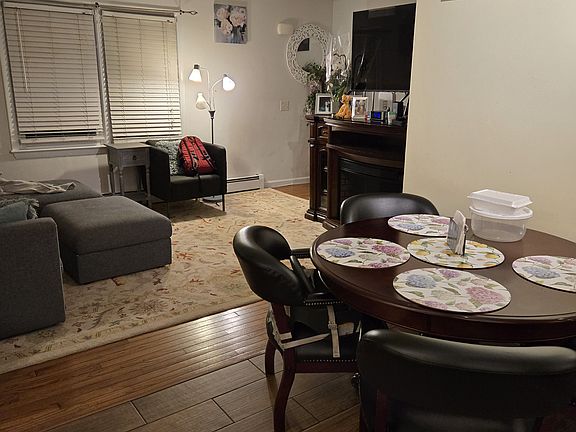 3rd image of 37 Glasser St #37