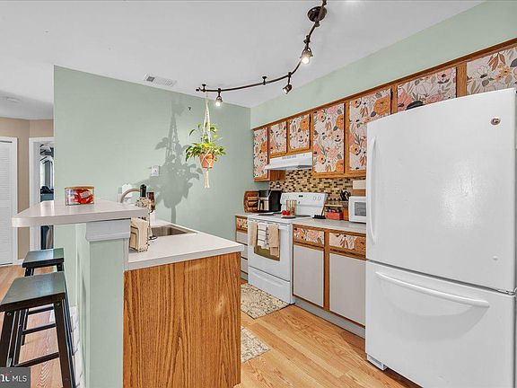 5th image of 213 Barclay Ct