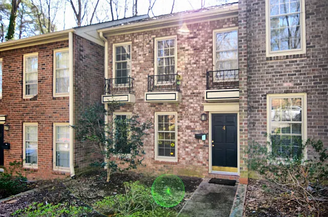 Avail Aug 2027 - Beautiful 2 Bedroom, 1.5 Bath Townhome 1 mile to UNC! — Photo 1