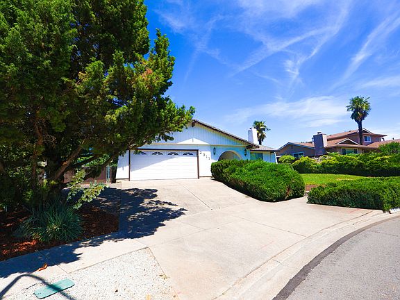 4th image of 2311 Amaryllis St
