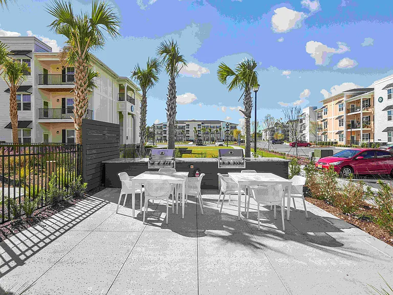 Lorrel Apartments — Photo 16
