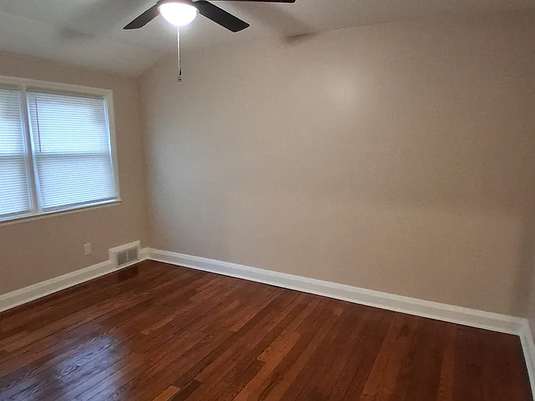 1575 Stonewood Rd — Photo 8