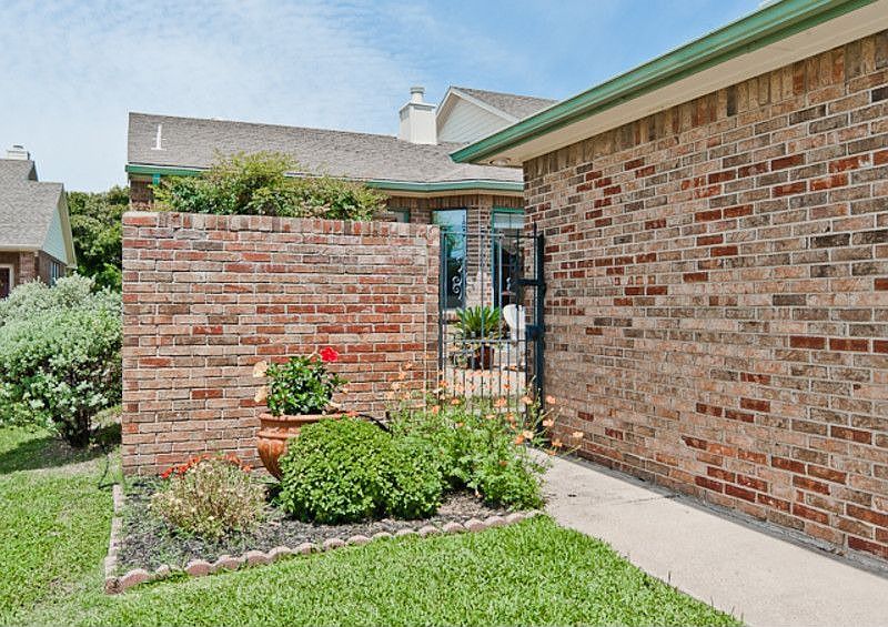 1st image of 6109 Cypress Point Dr
