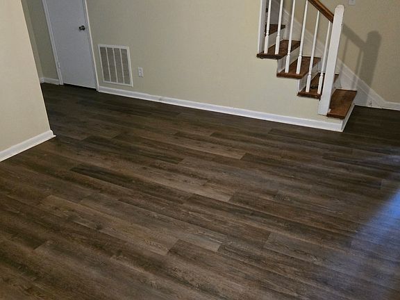 4th image of 2064 Pineview Dr