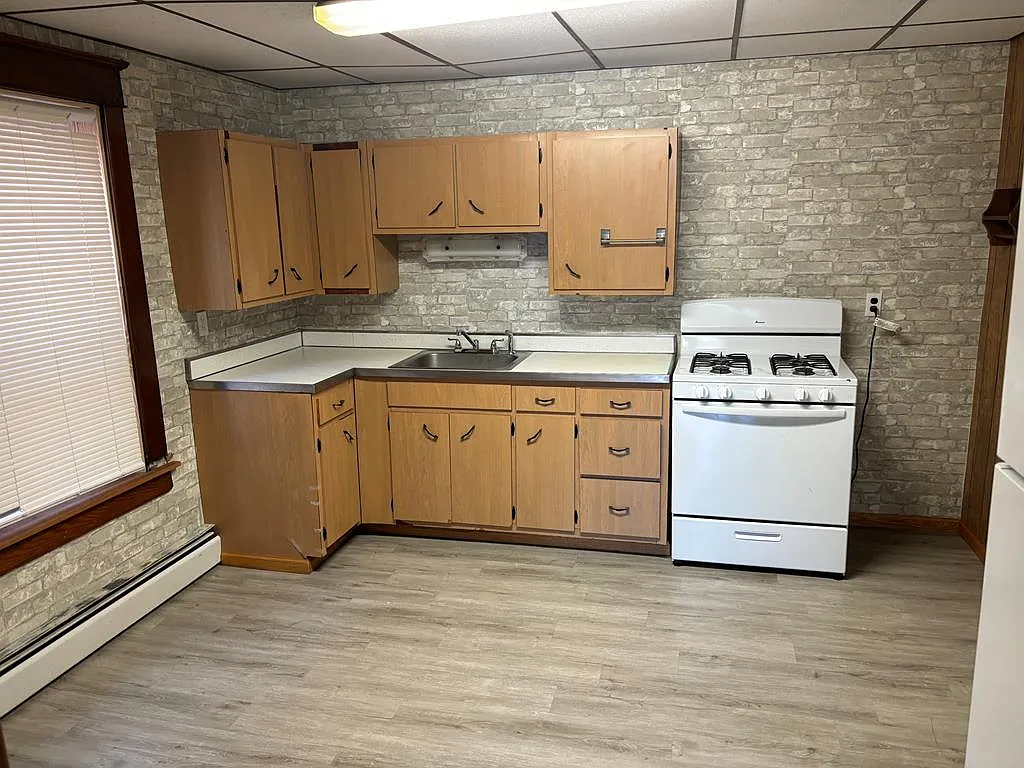 Photo 2 of 5 - 414 11th St #2B - Franklin, PA Building Photo - 414 11th St #2B