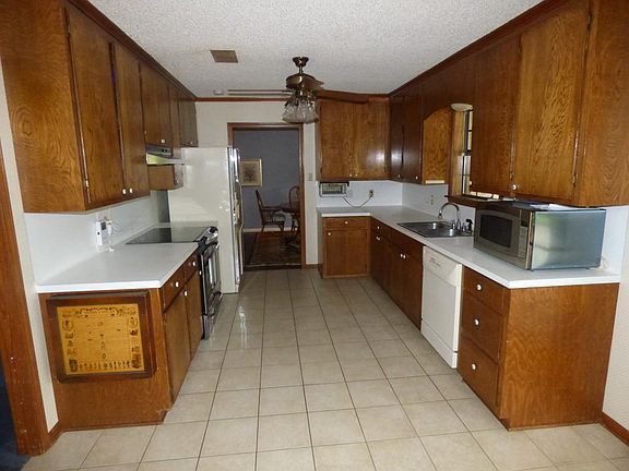 3rd image of 3903 Buckingham Dr