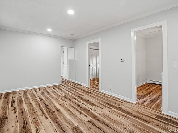 4th image of 32 Lacona Drive