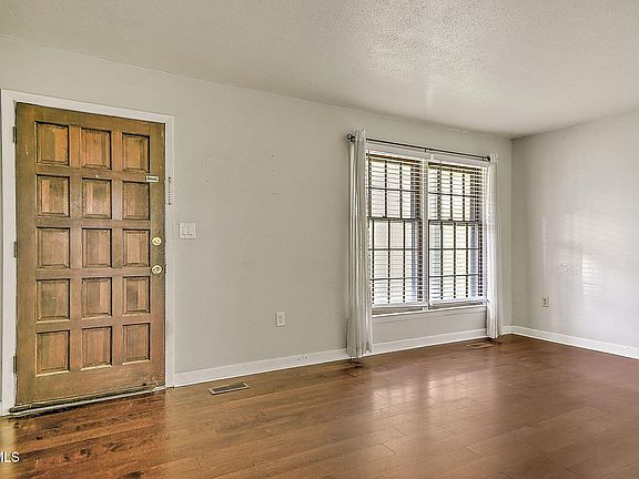 5th image of 816 Burwind Ct