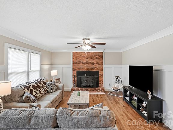 4th image of 1564 Marett Boulevard Ext
