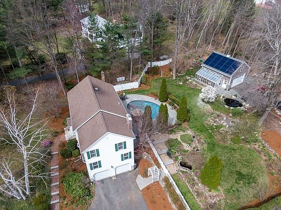 2nd image of 2 Rockwood Ln