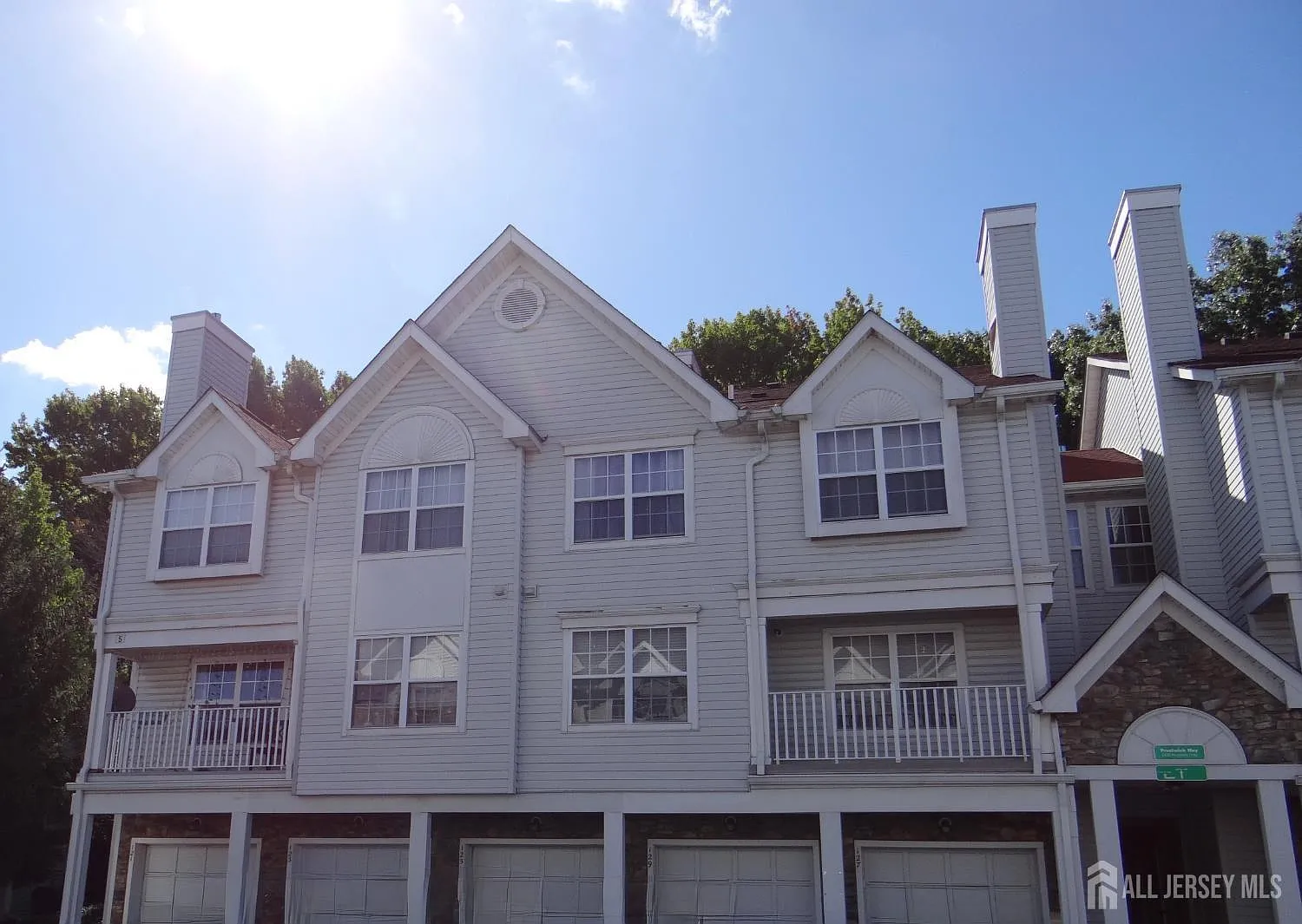 3 bed, 2.5 bath, 1587 sqft, $3,250 — Photo 2