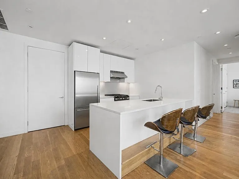 430 Albee Sq #28B — Photo 1
