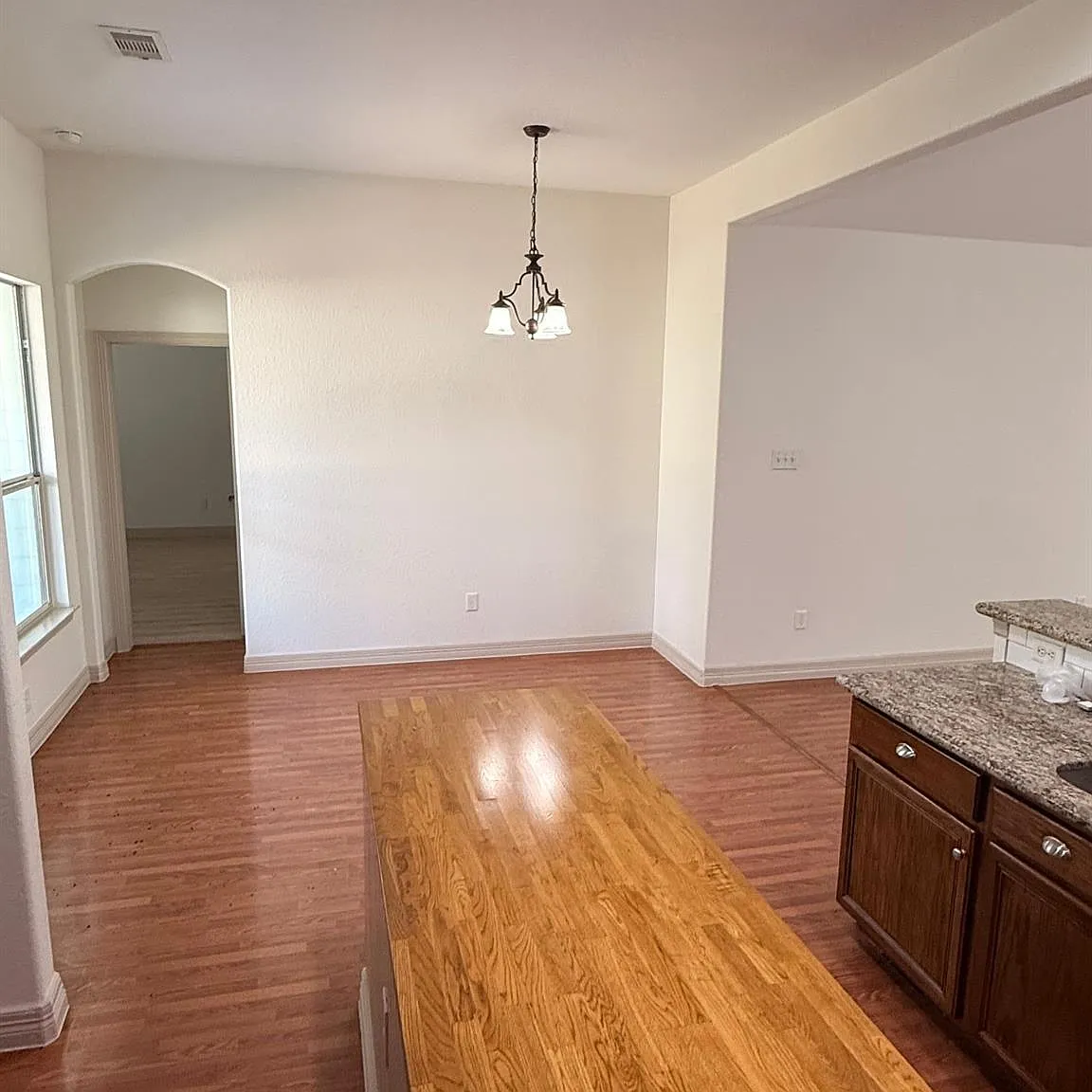 3 bed, 2.0 bath, 1690 sqft, $1,900 — Photo 3