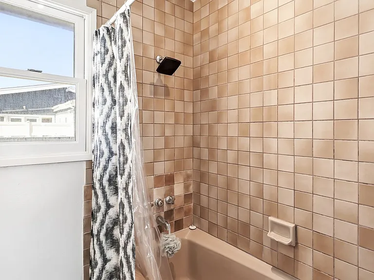 2104 E Ocean Blvd — Photo 31