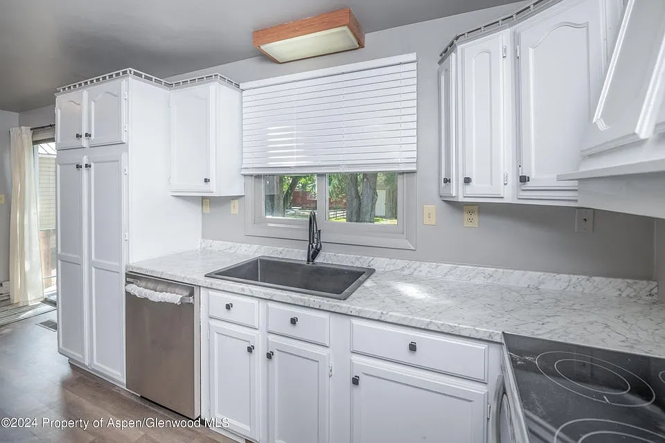 4 bed, 1680 sqft, $2,000 — Photo 3