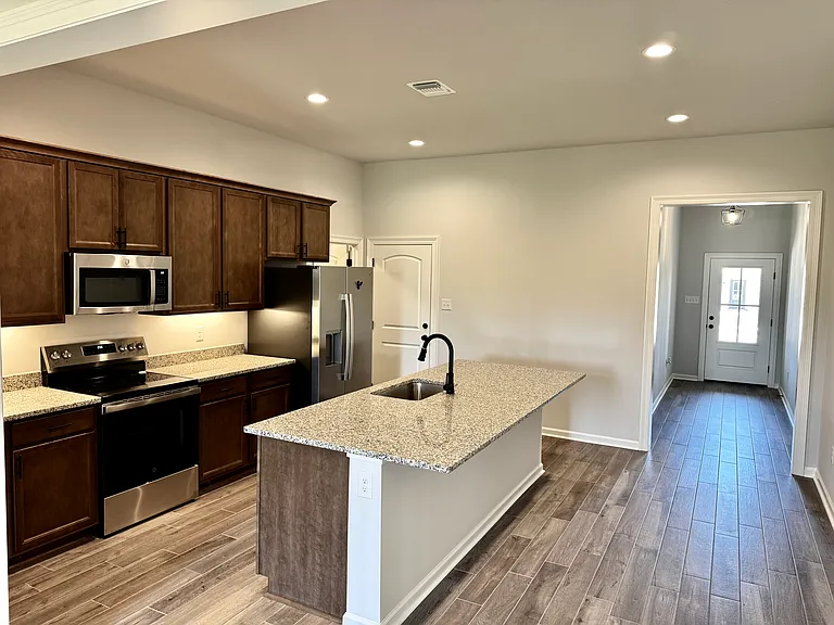 190 Berkshire Pl — Photo 5