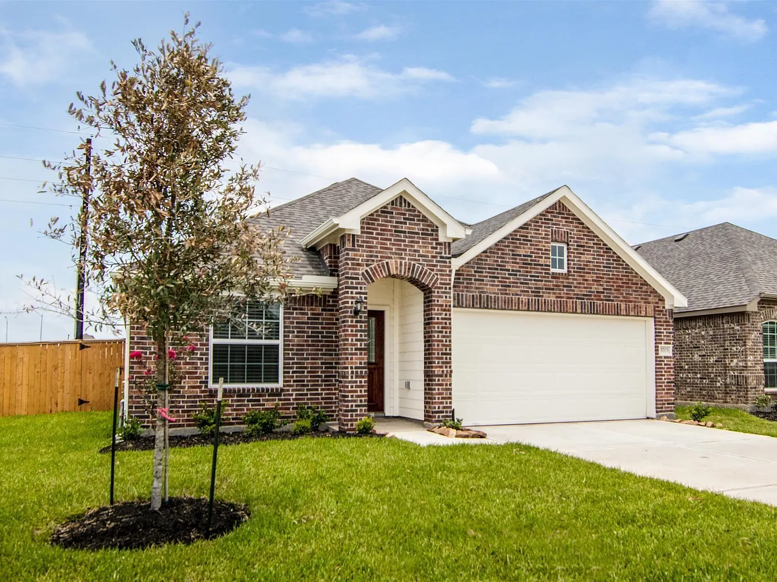 4 bed, 2.0 bath, 1944 sqft, $2,395 — Photo 2