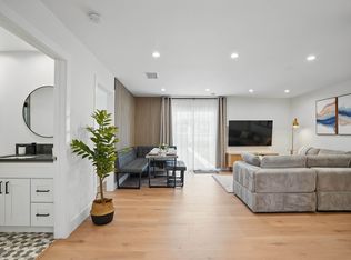 20721 Clark St, Woodland Hills, CA 91367
