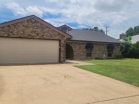 2nd image of 4100 Longleaf Ln