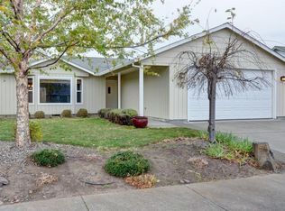 932 Corey Dr, Phoenix, OR 97535