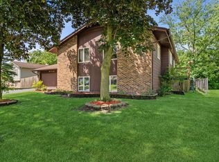 6702 Pershing Ct, Woodridge, IL 60517