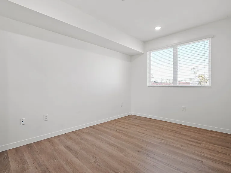 14541 Gilmore St Apartments — Photo 41
